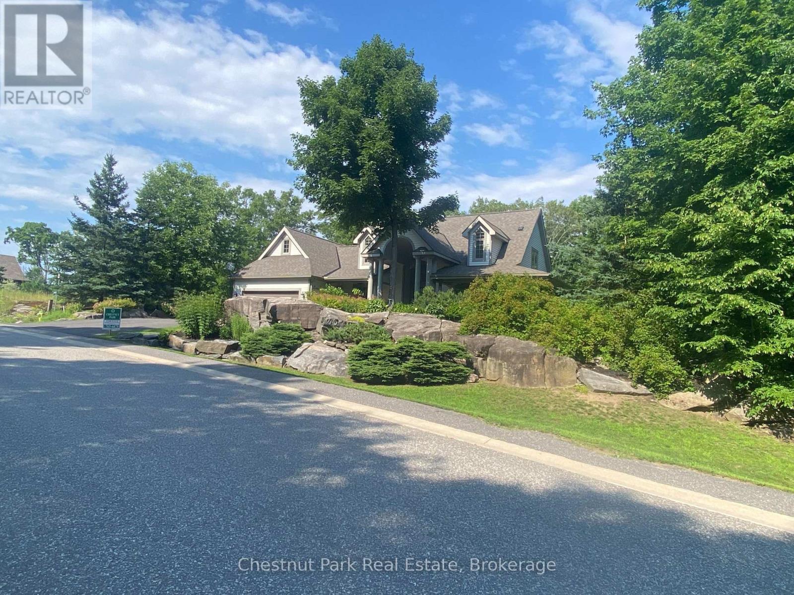 48 Estate Dr, Muskoka Lakes, ON P0B 1J0