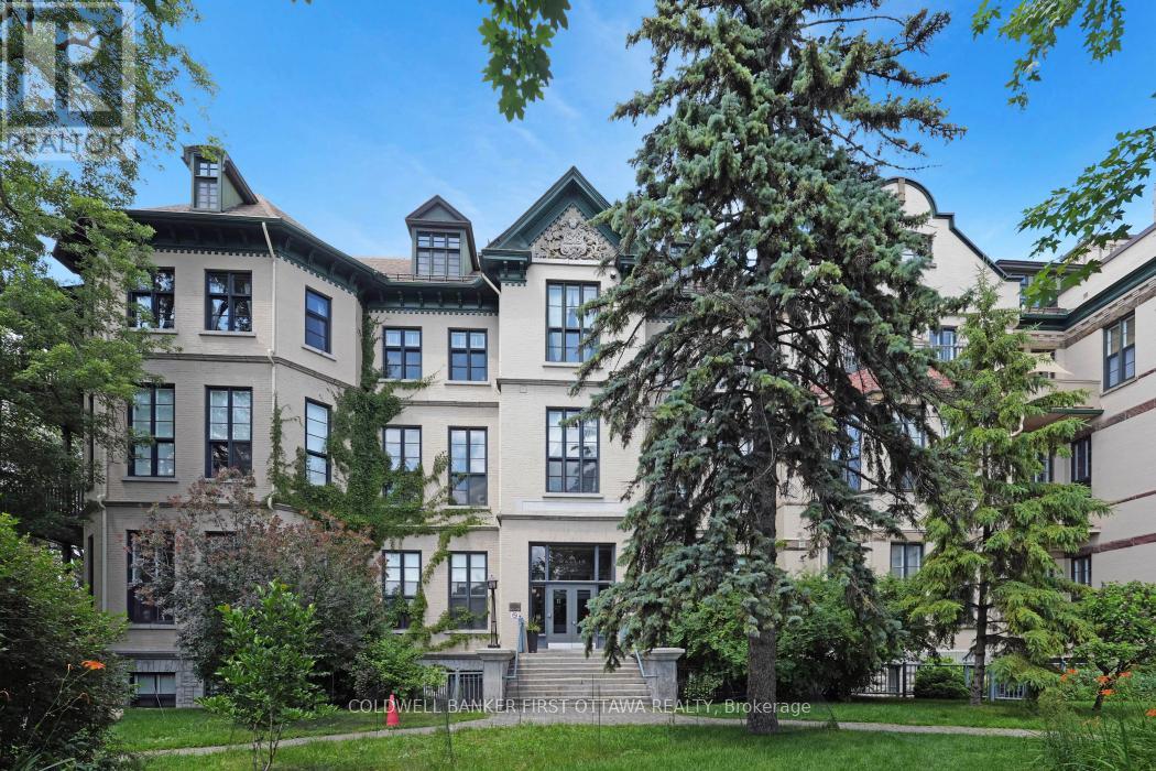405 589 Rideau St, Ottawa, ON K1N 6A1