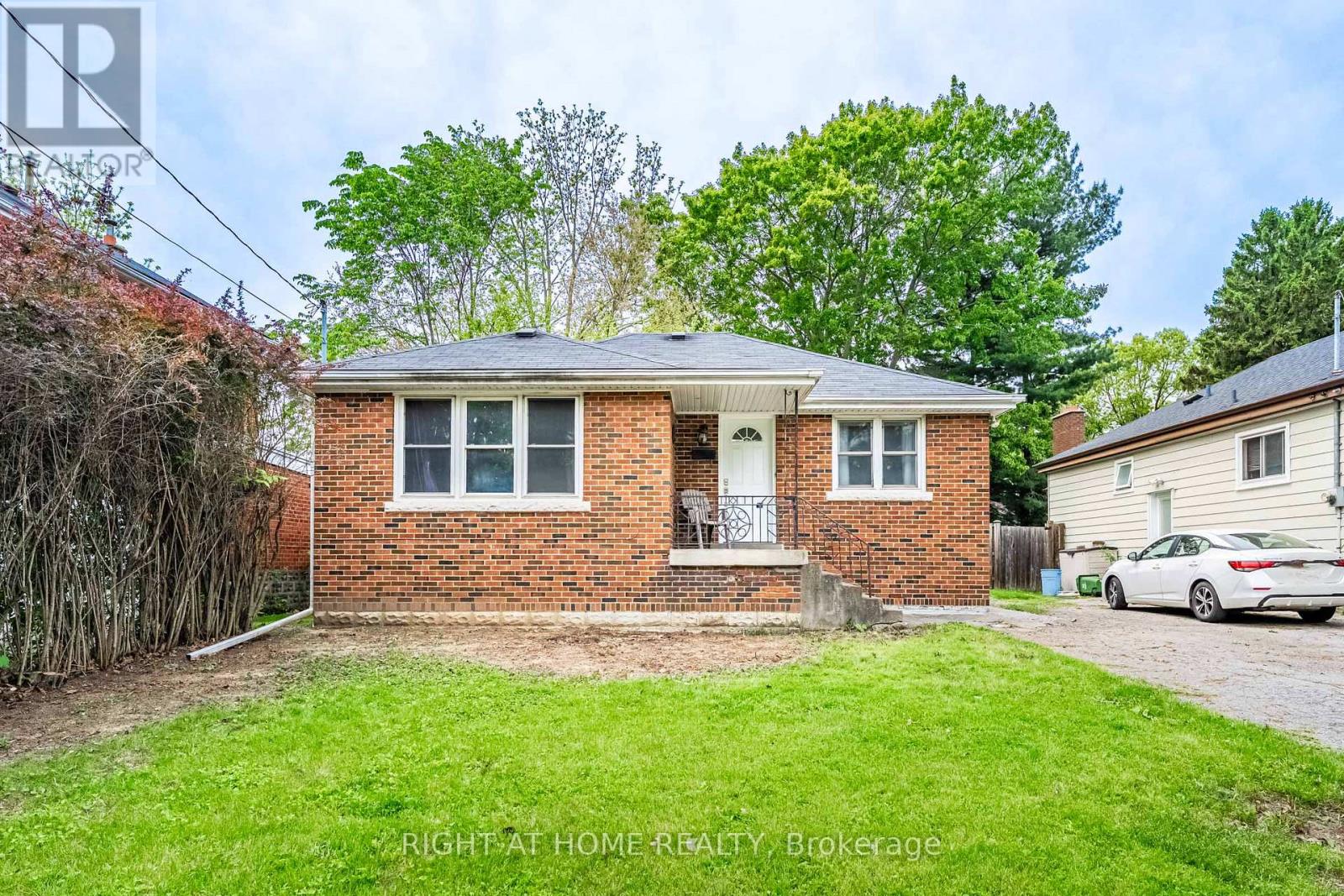 194 Cline Ave S, Hamilton, ON L8S 1X4