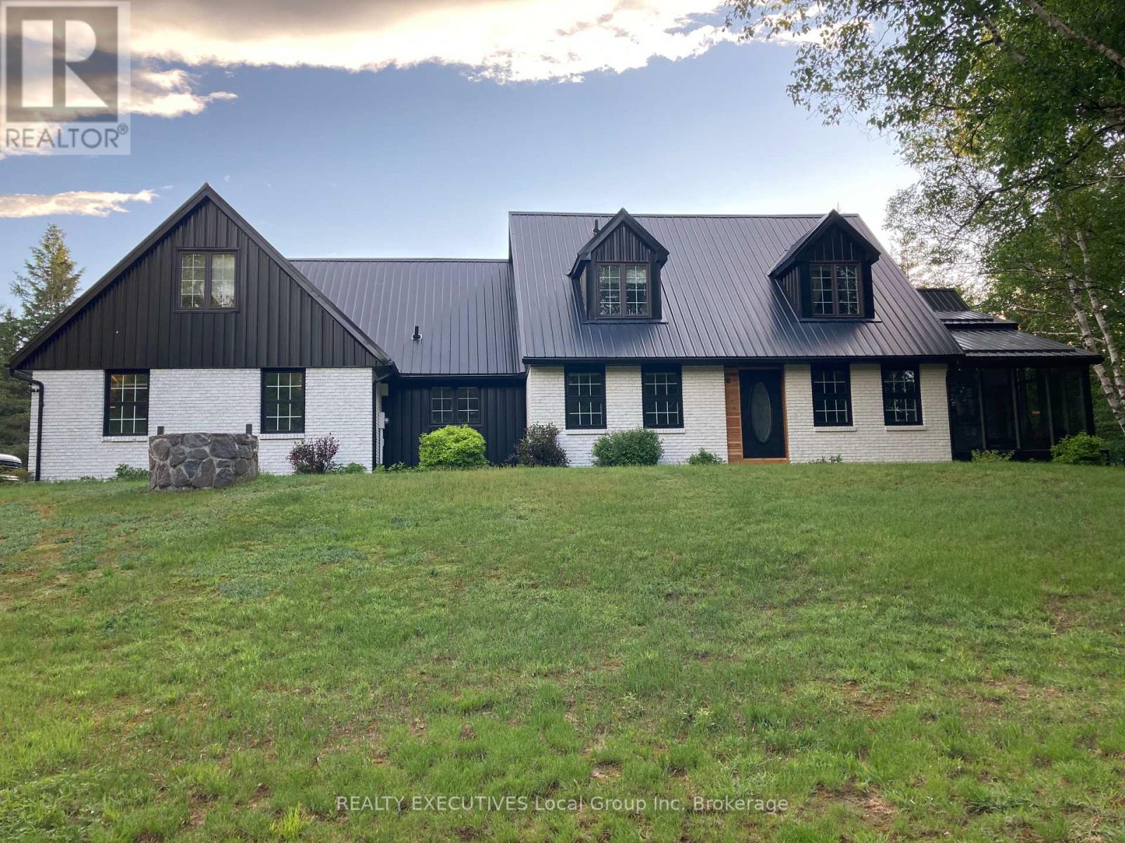 1 Springdale Dr, North Bay, ON P1B 8G2