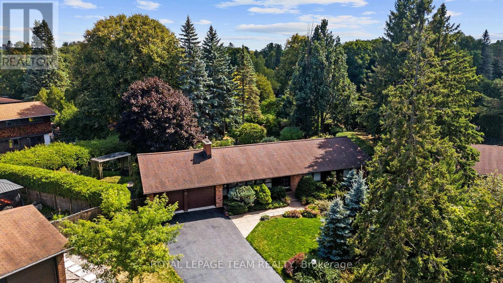 22 Pellan Cres, Ottawa, ON K2K 1J5