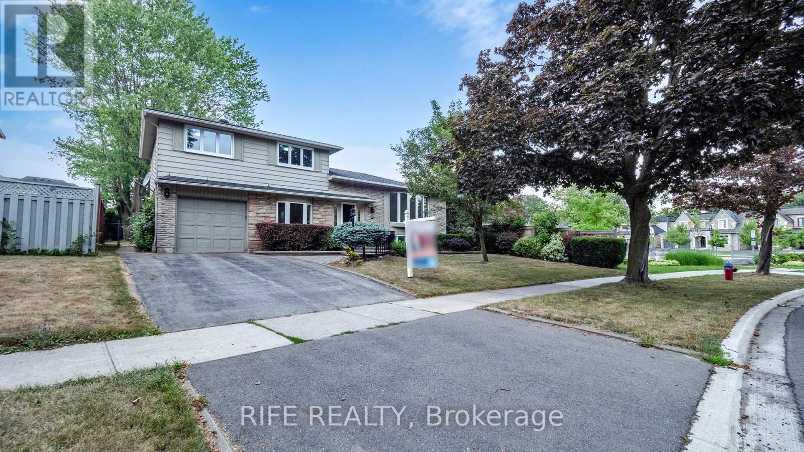 2137 Hixon St, Oakville, ON L6L 1T3