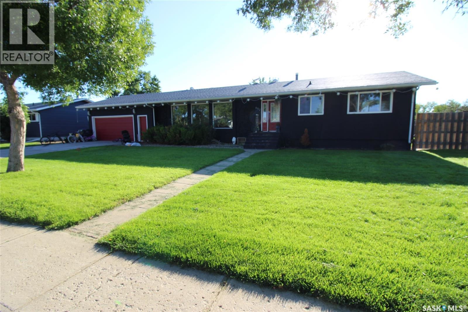 652 9th Street West, Shaunavon, SK S0N 2M0