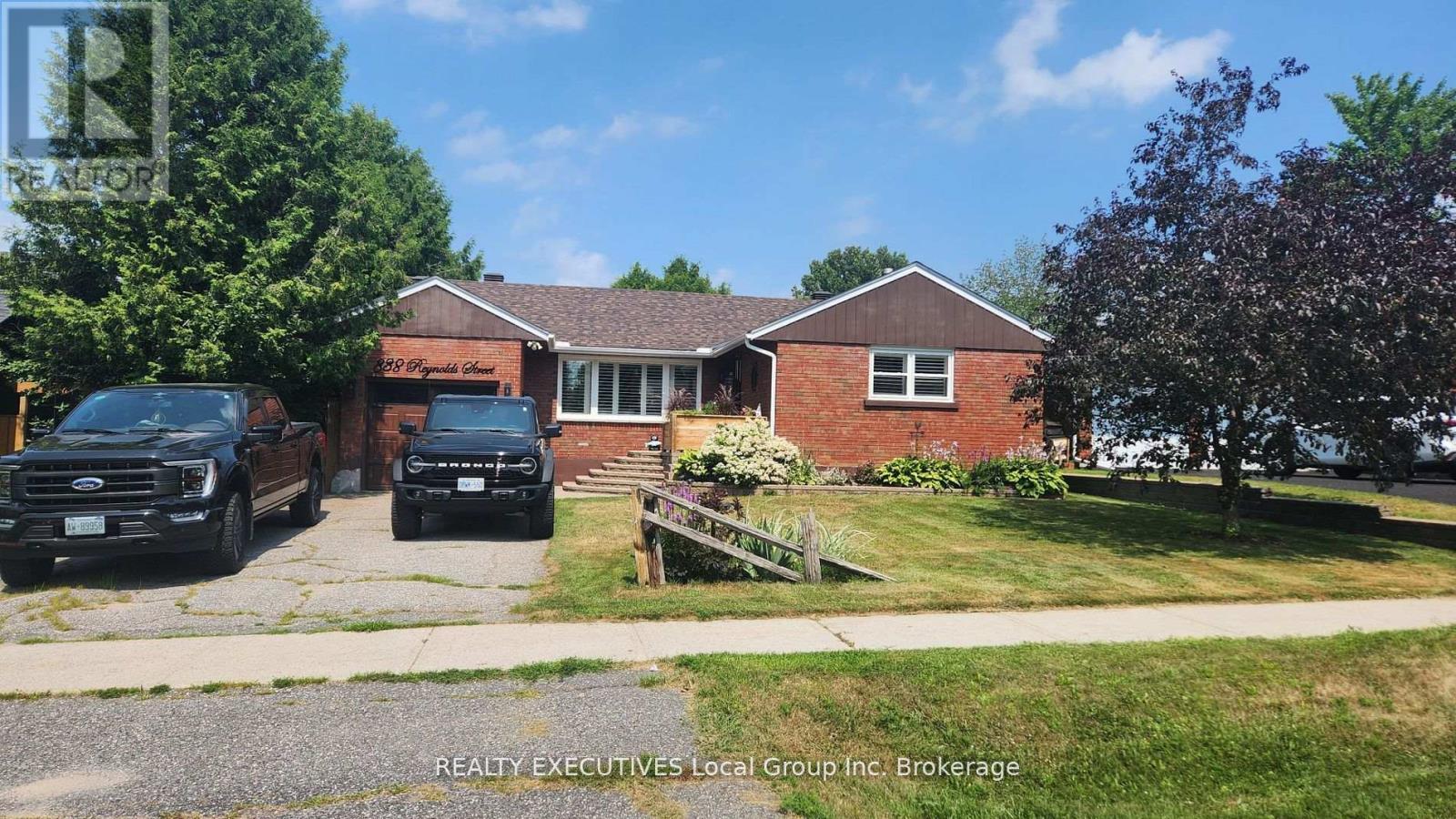 838 Reynolds St, North Bay, ON P1B 5C7