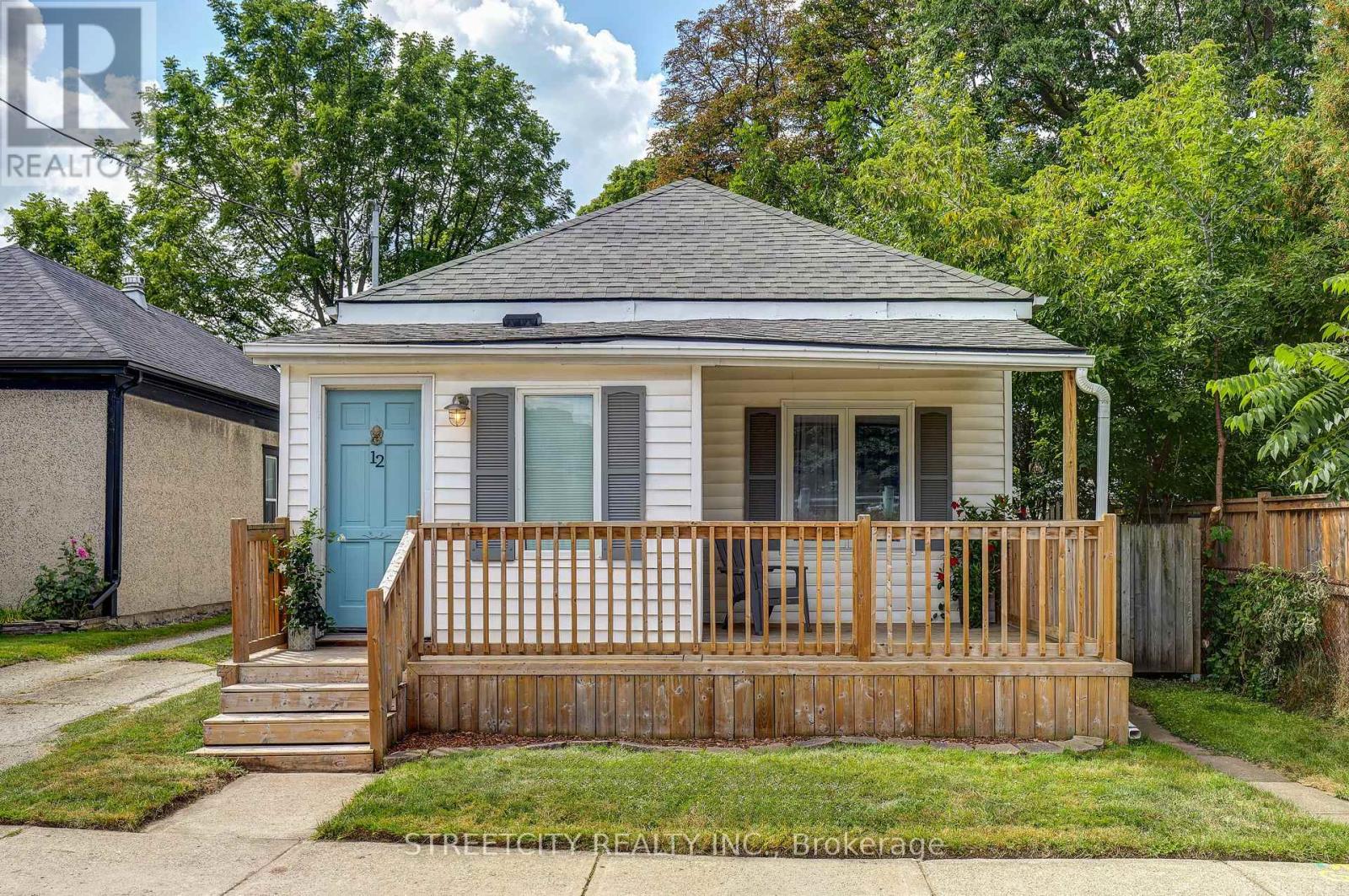 12 Cavendish Cres, London, ON N6H 1A2