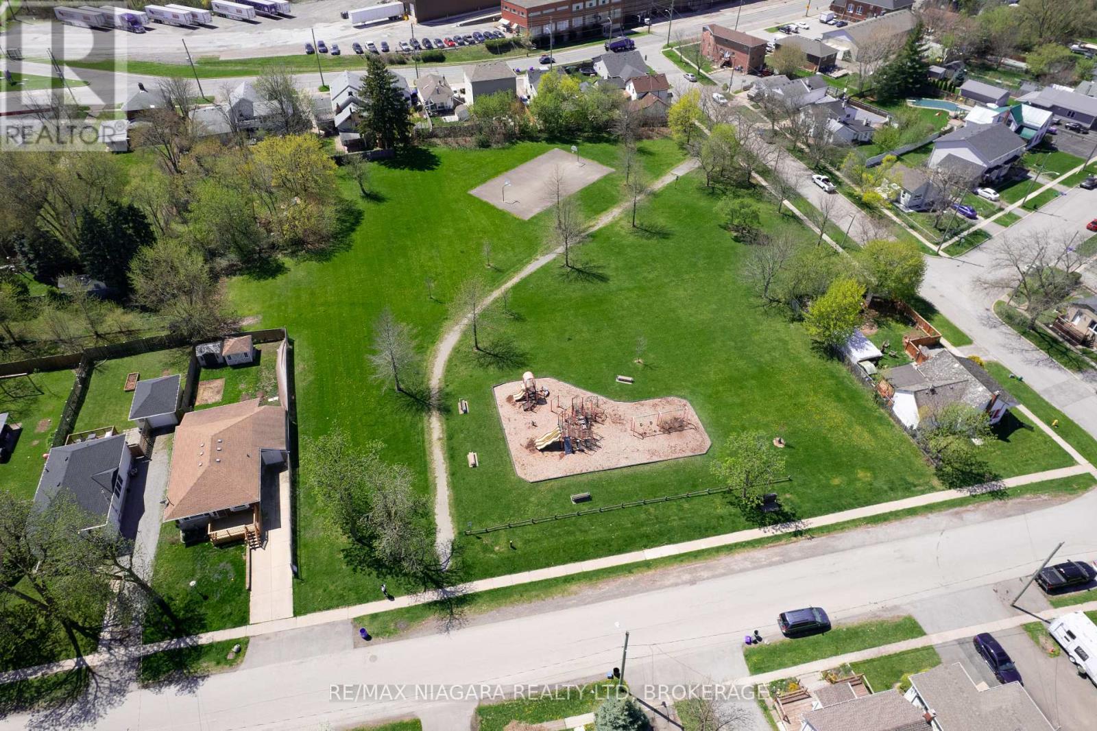 5 St Peter St, St. Catharines Burleigh Hill, ON L2T 1N7