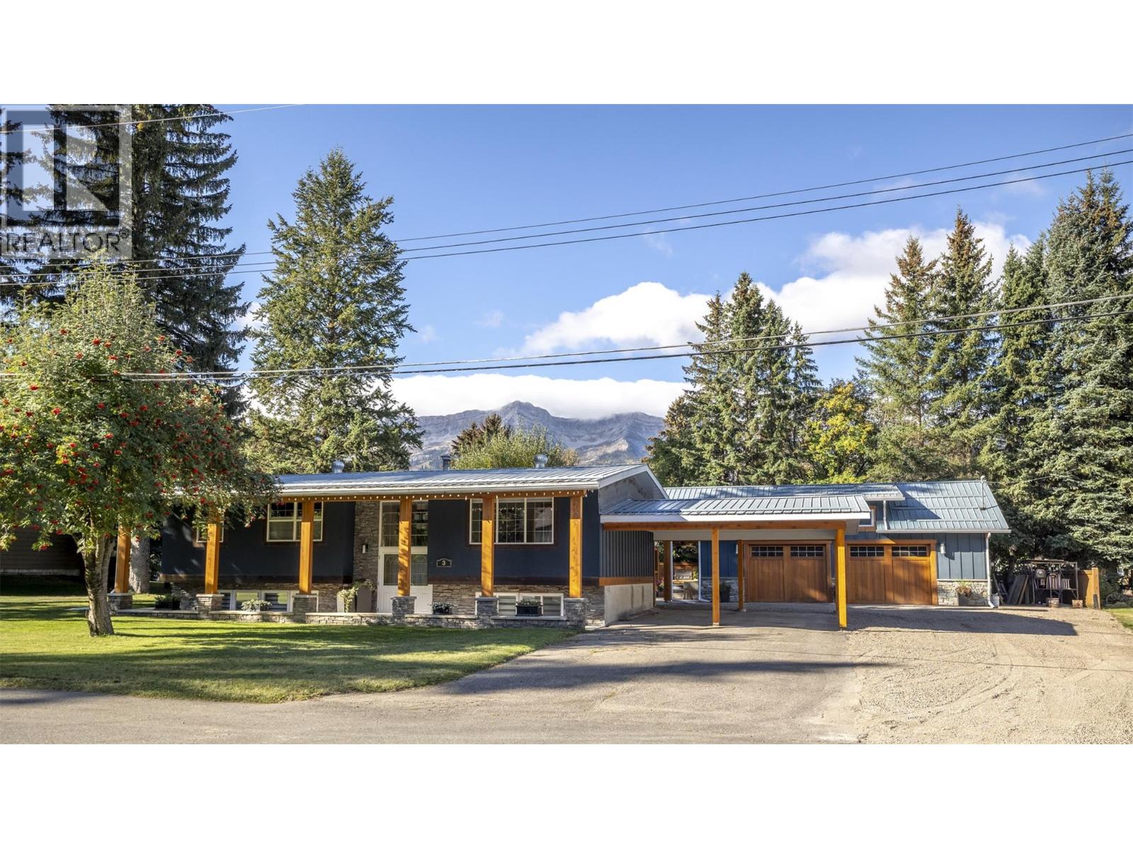3 Elkview Cres, Fernie, BC V0B 1M0