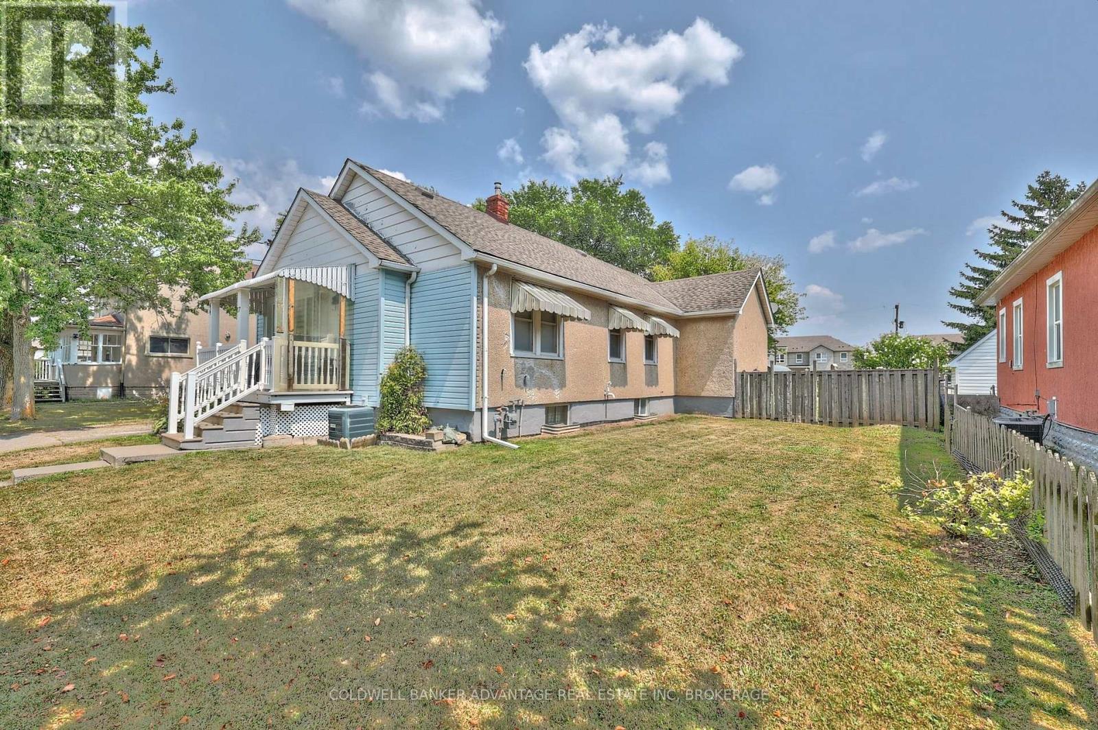 17 Clifford Ave, Welland, ON L3C 2C6