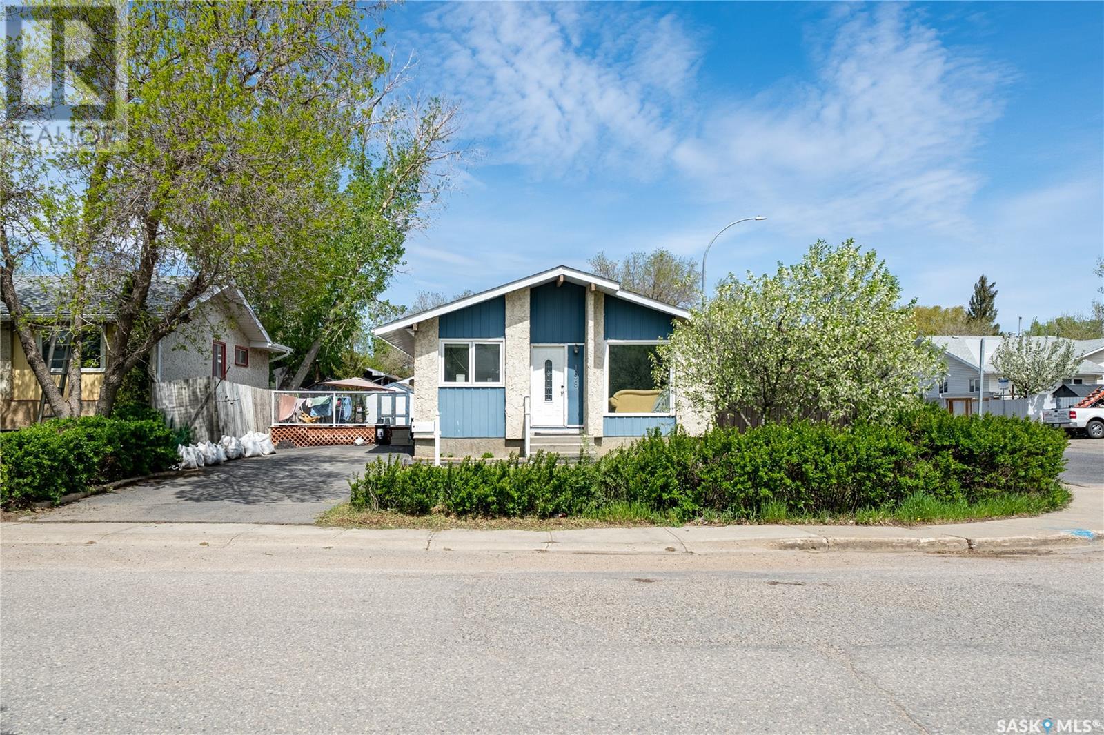 198 Thomson Ave, Regina, SK S4N 5L3