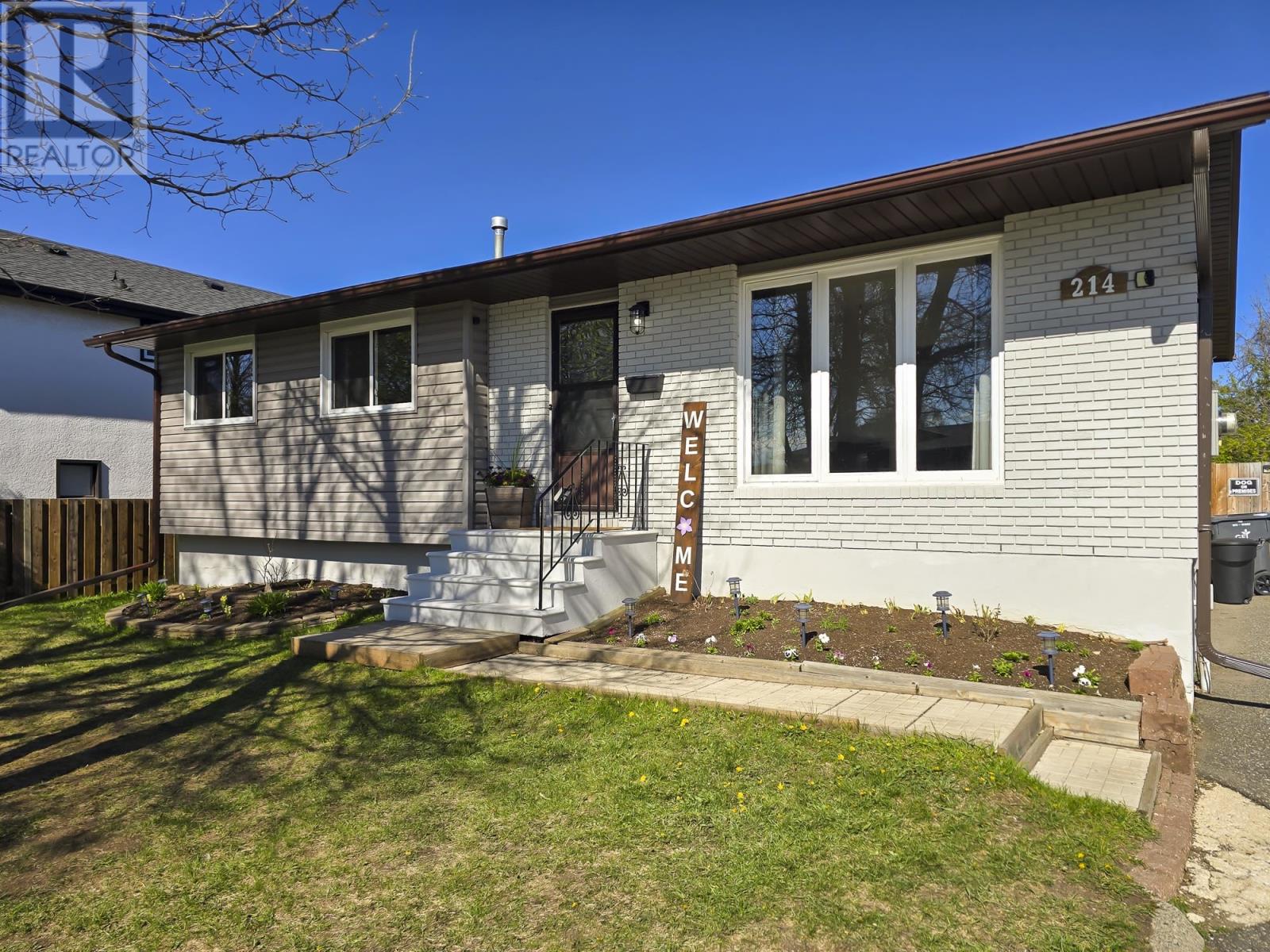 214 Sheridan Cr, Thunder Bay, ON P7C 5M4
