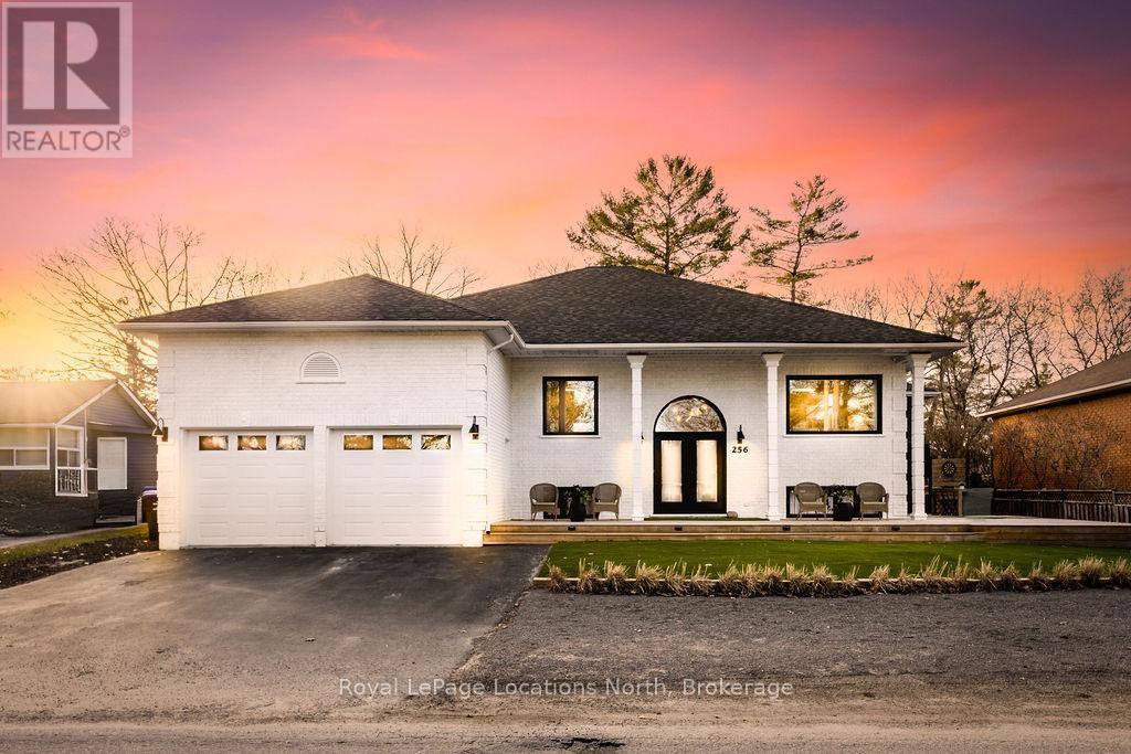 256 Old Mosley St, Wasaga Beach, ON L9Z 2J2