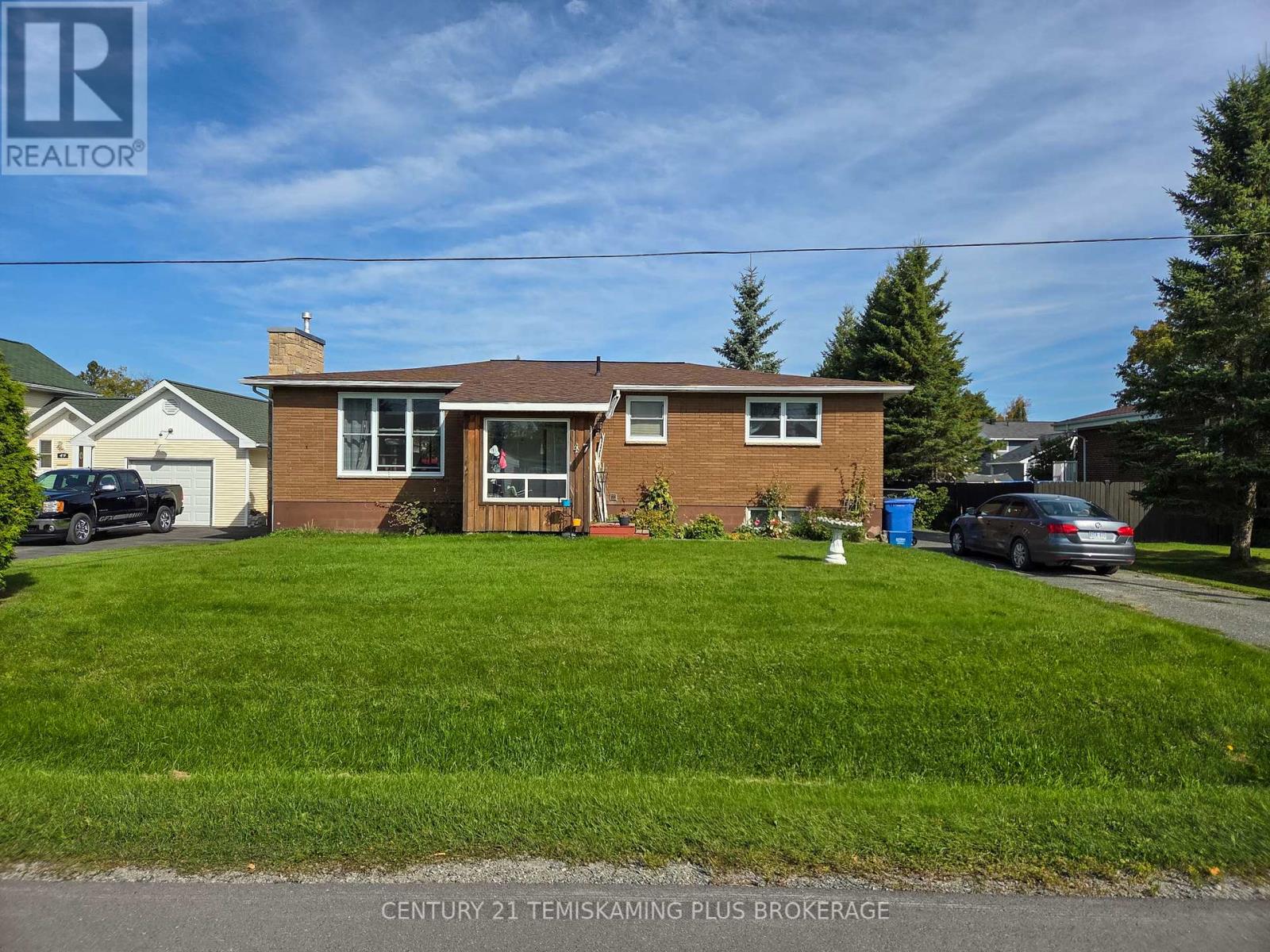 47 Eighth Ave, Englehart, ON P0J 1H0