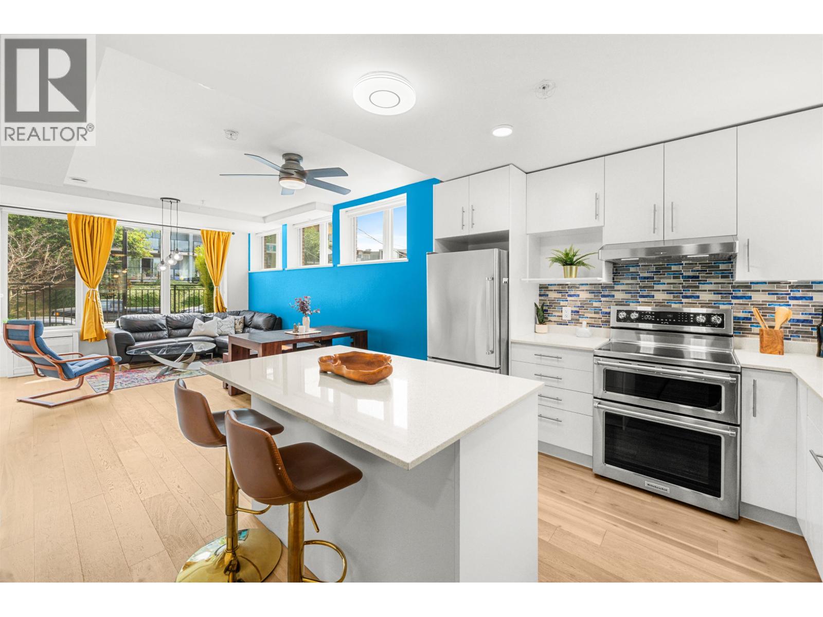2137 Chesterfield Avenue, North Vancouver, BC V7M 2P7