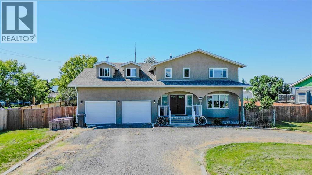 228 Centre St, Magrath, AB T0K 1J0