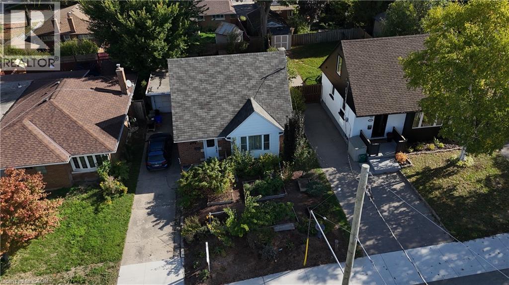 186 Highland Rd E, Kitchener, ON N2M 3W2