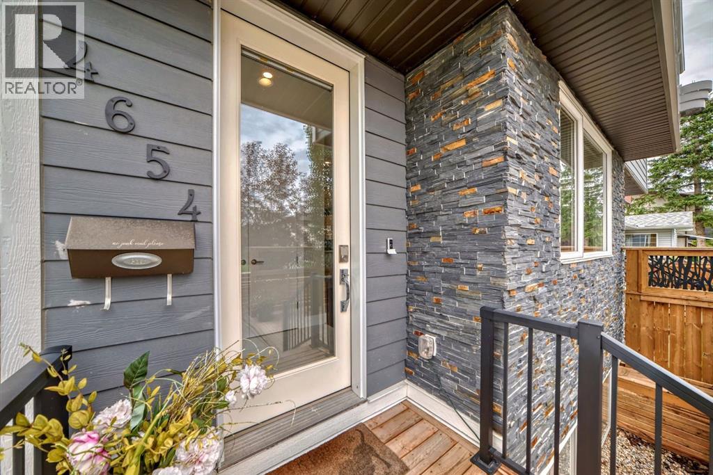 84 Street Nw Unit 4654, Calgary, AB T3B 2R5