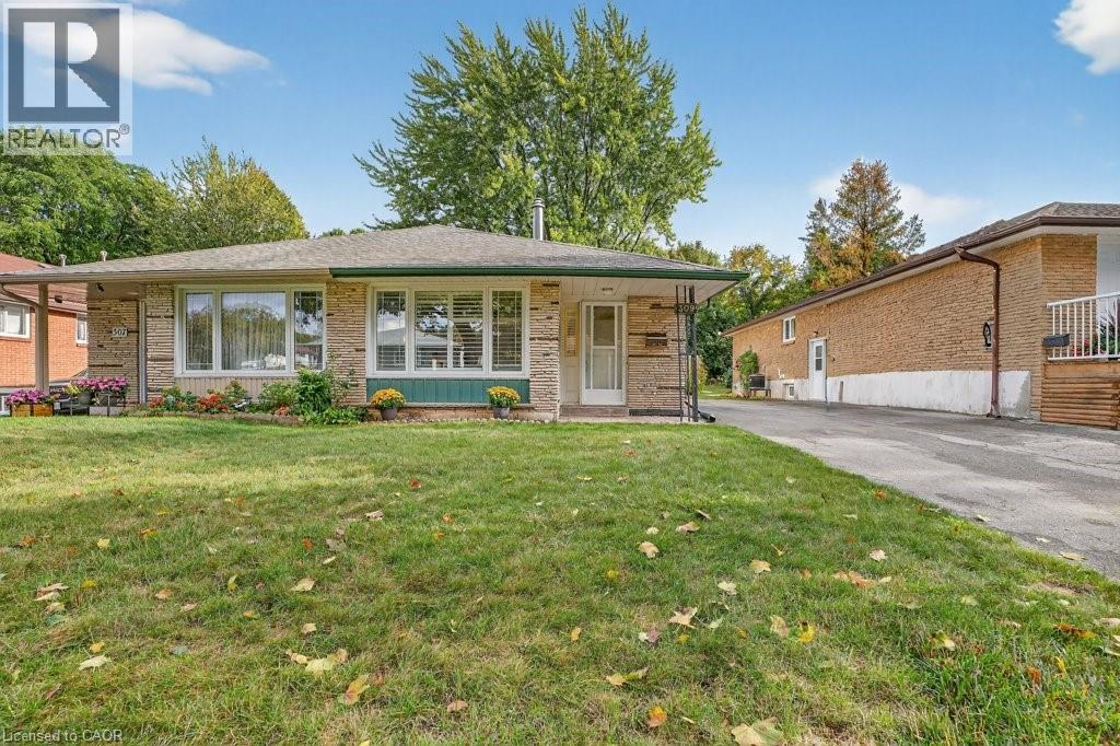 309 Westwood Dr, Kitchener, ON N2M 2L3