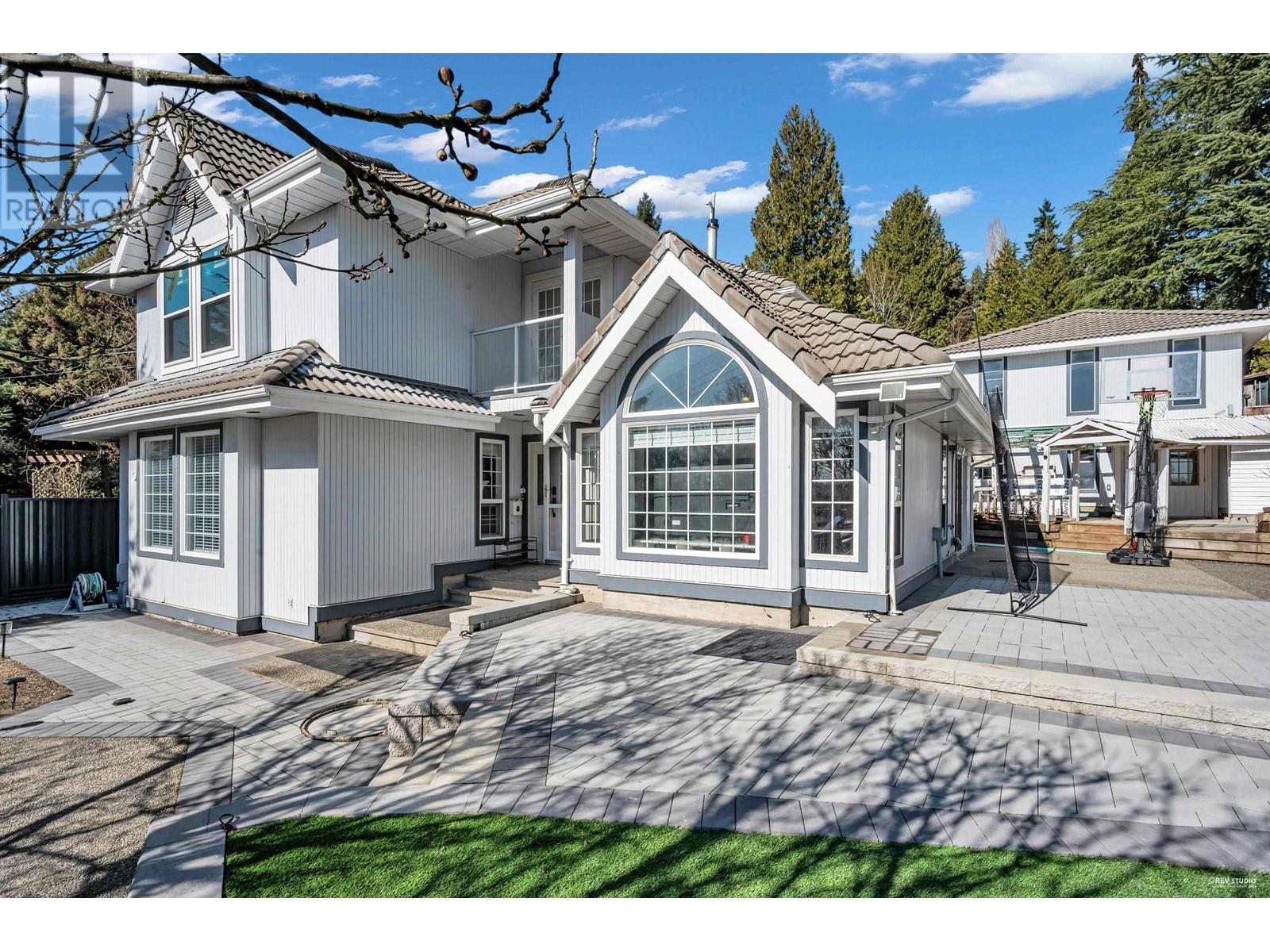 292 Mariner Way, Coquitlam, BC V3K 1N4