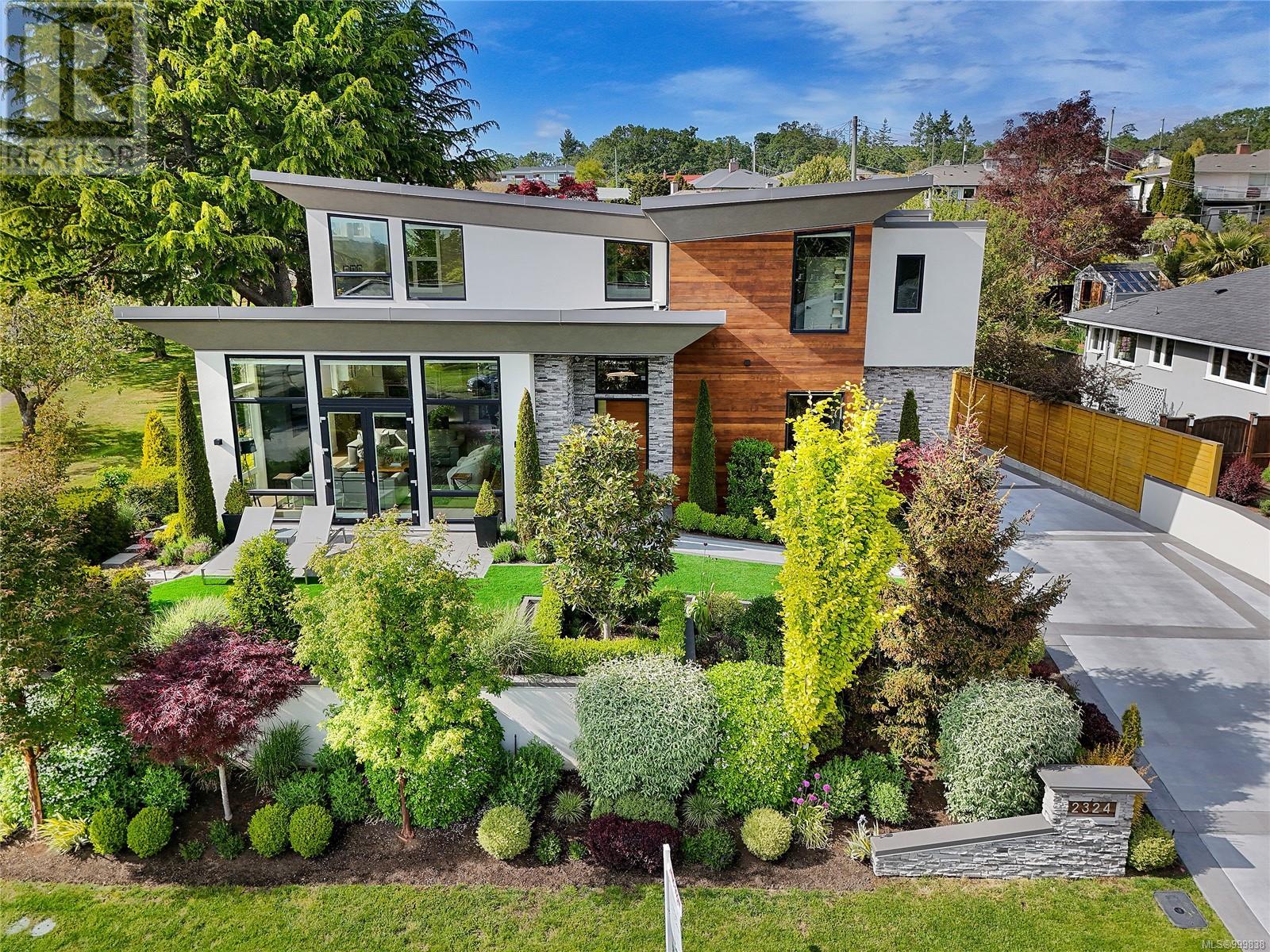2324 Middowne Rd, Oak Bay, BC V8R 3K5