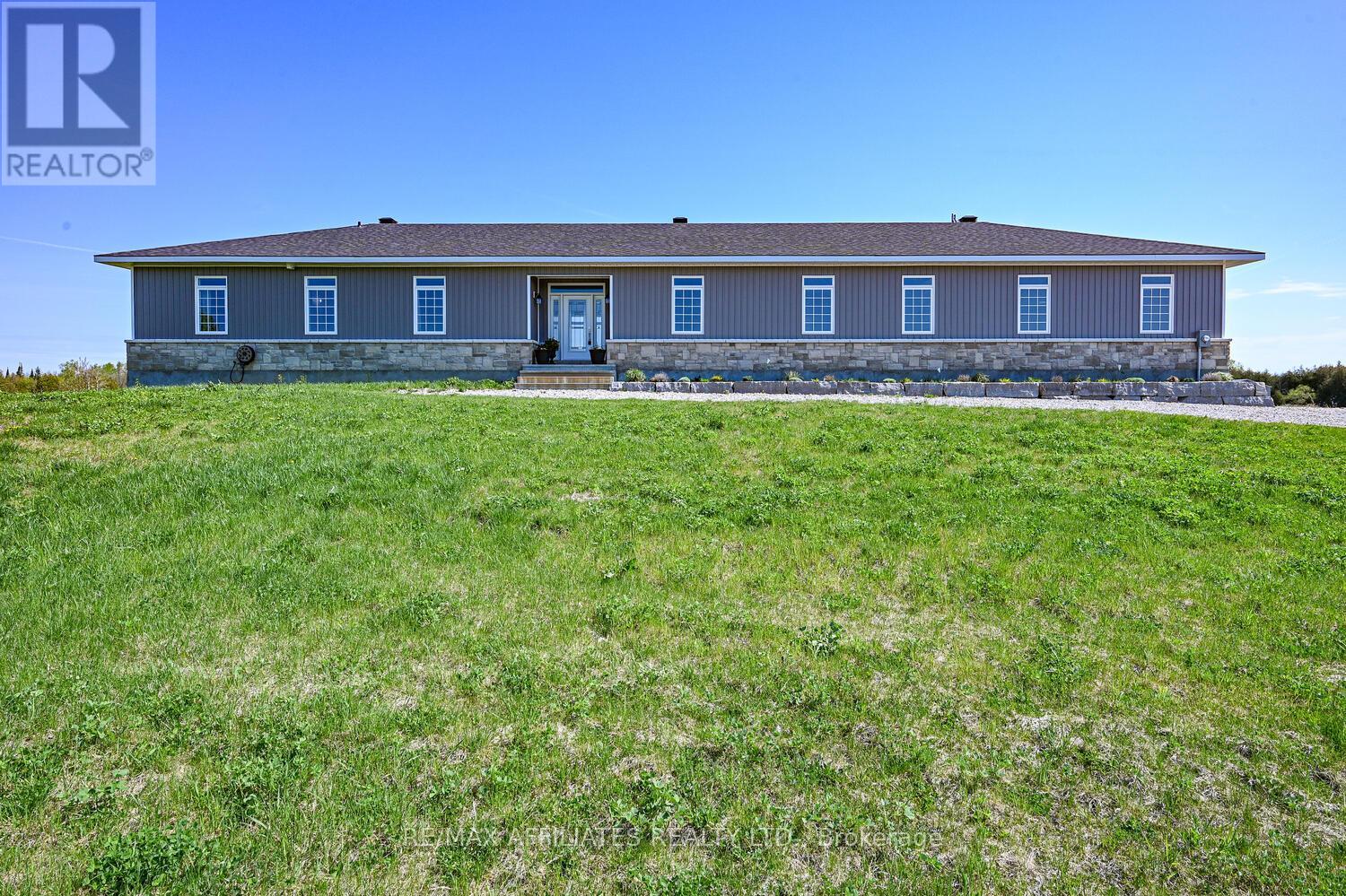 2064 Rosedale Rd N, Montague, ON K7A 4S6