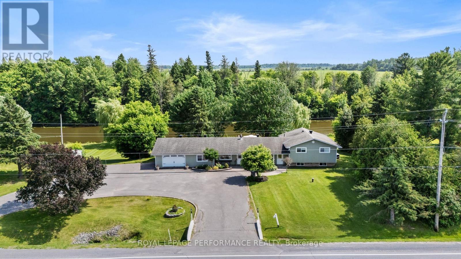 1430 Notre Dame St, Russell, ON K0A 1W0