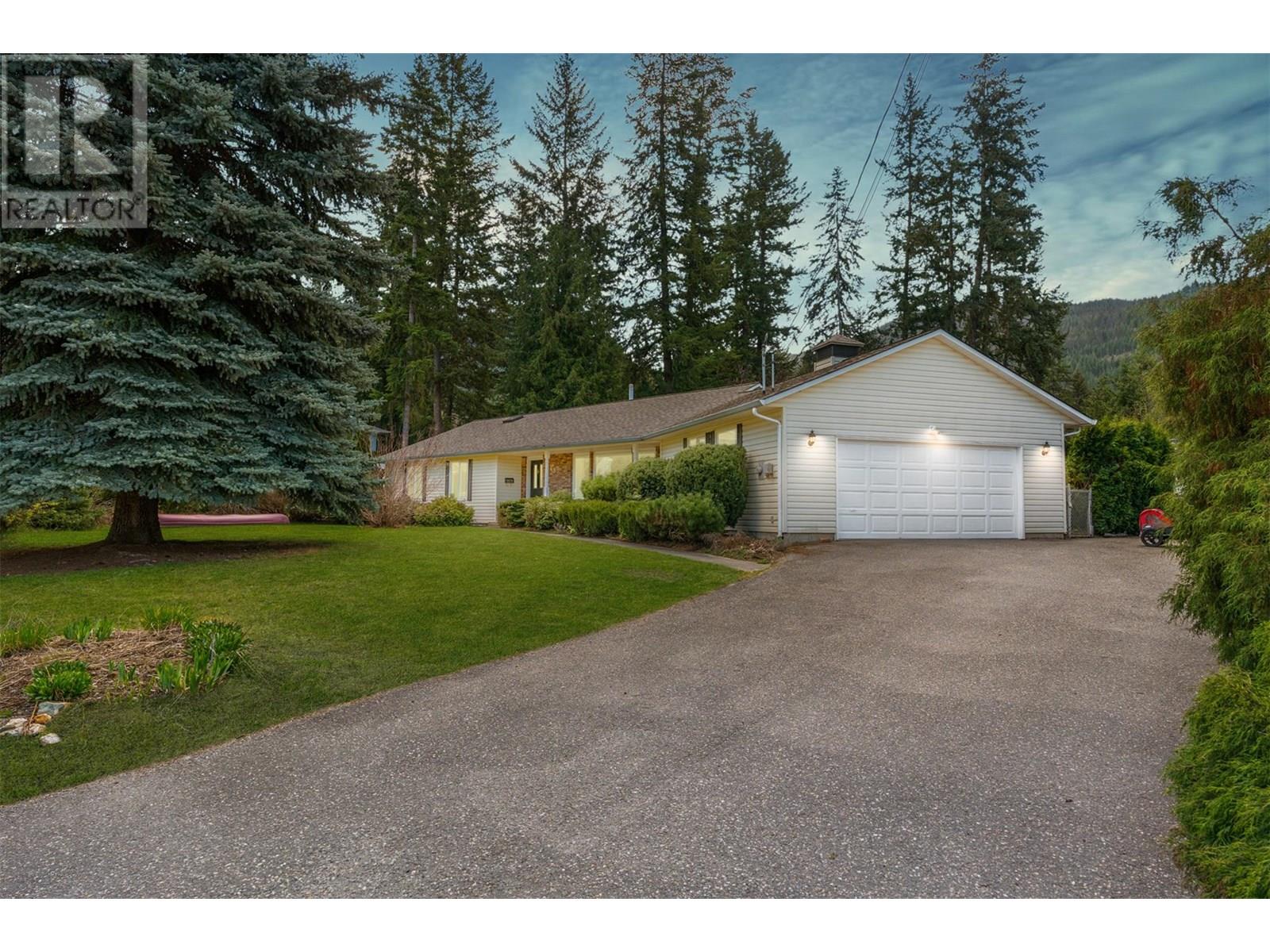3445 Sidney Cres, Spallumcheen, BC V4Y 0S8