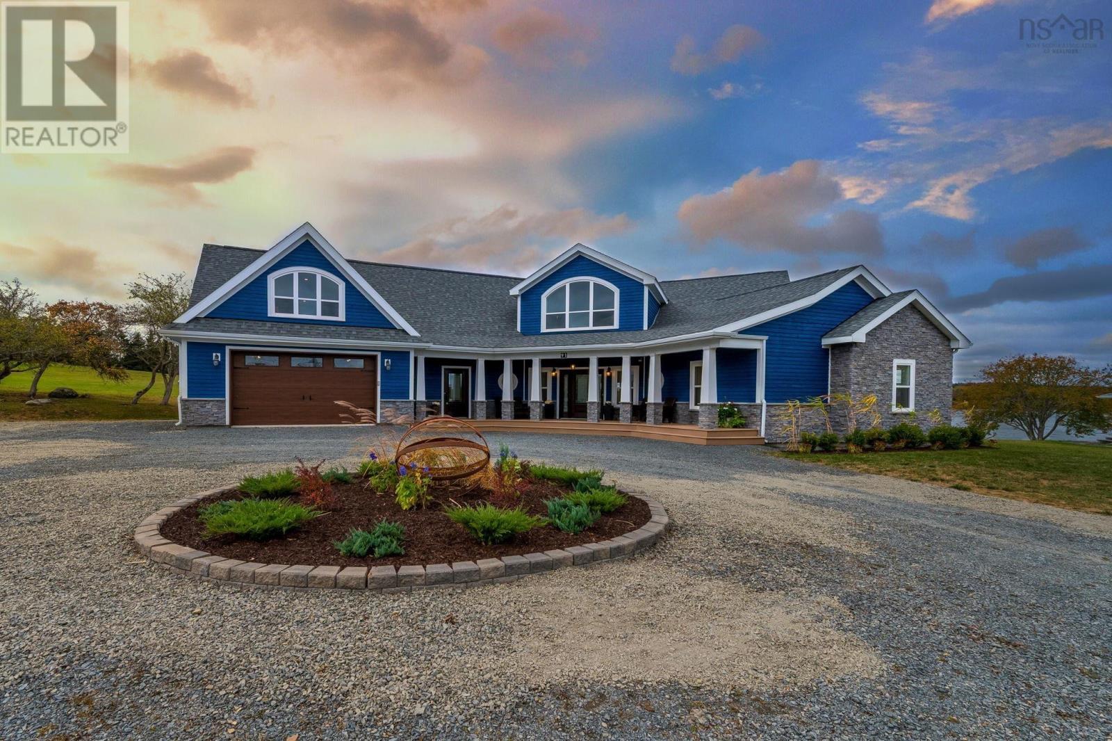 91 Driftwood Ct, Lunenburg, NS B0J 2C0