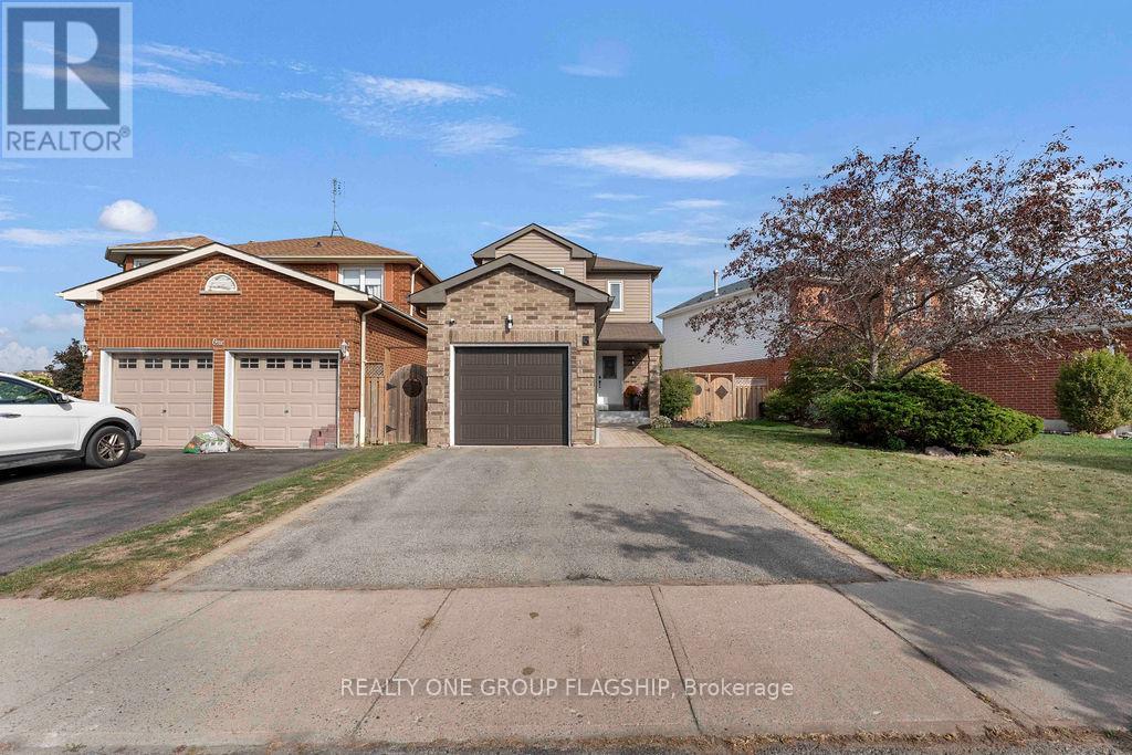 3 Teddington Cres, Whitby, ON L1R 1S4