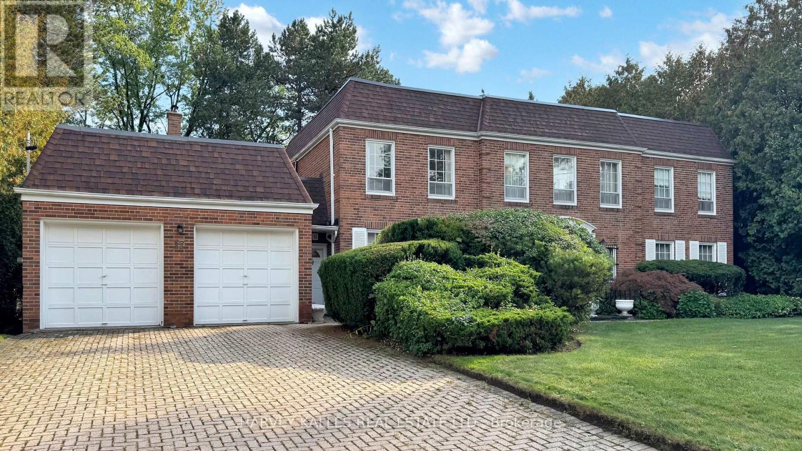 17 Saintfield Ave, Toronto, ON M3C 2M5