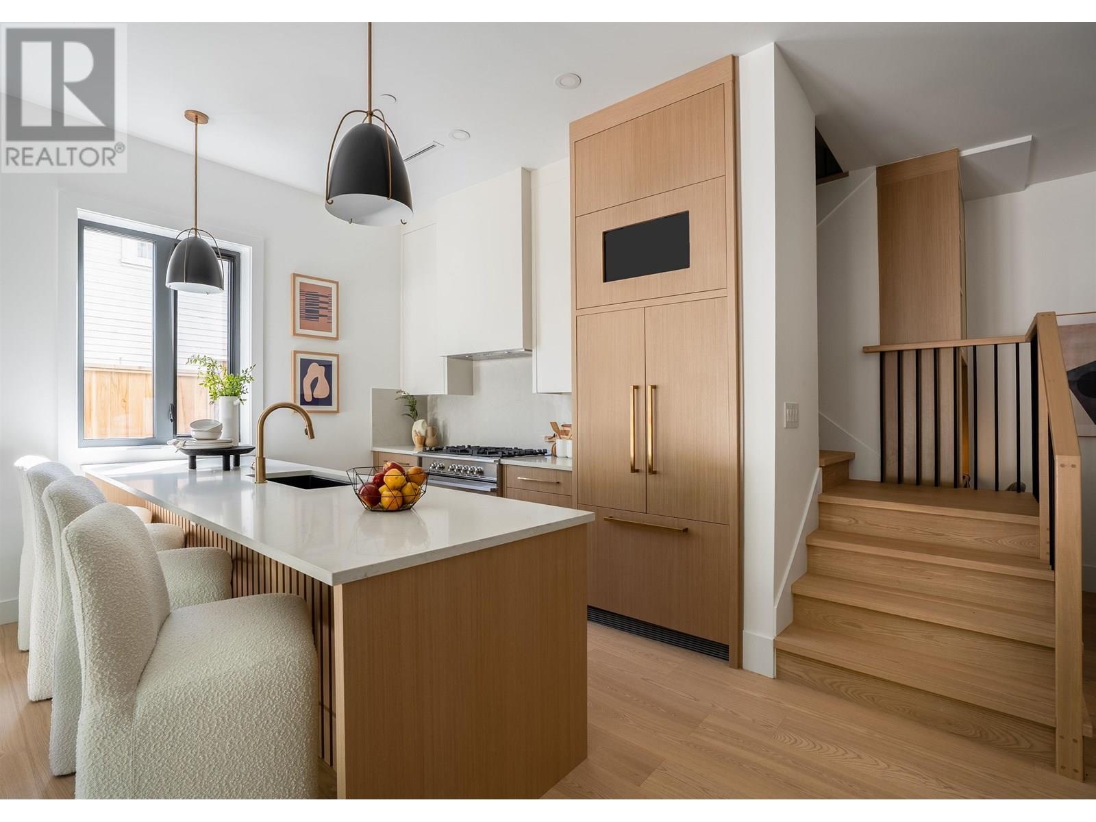 356 E 40th Avenue Unit 1, Vancouver, BC V5W 1L9