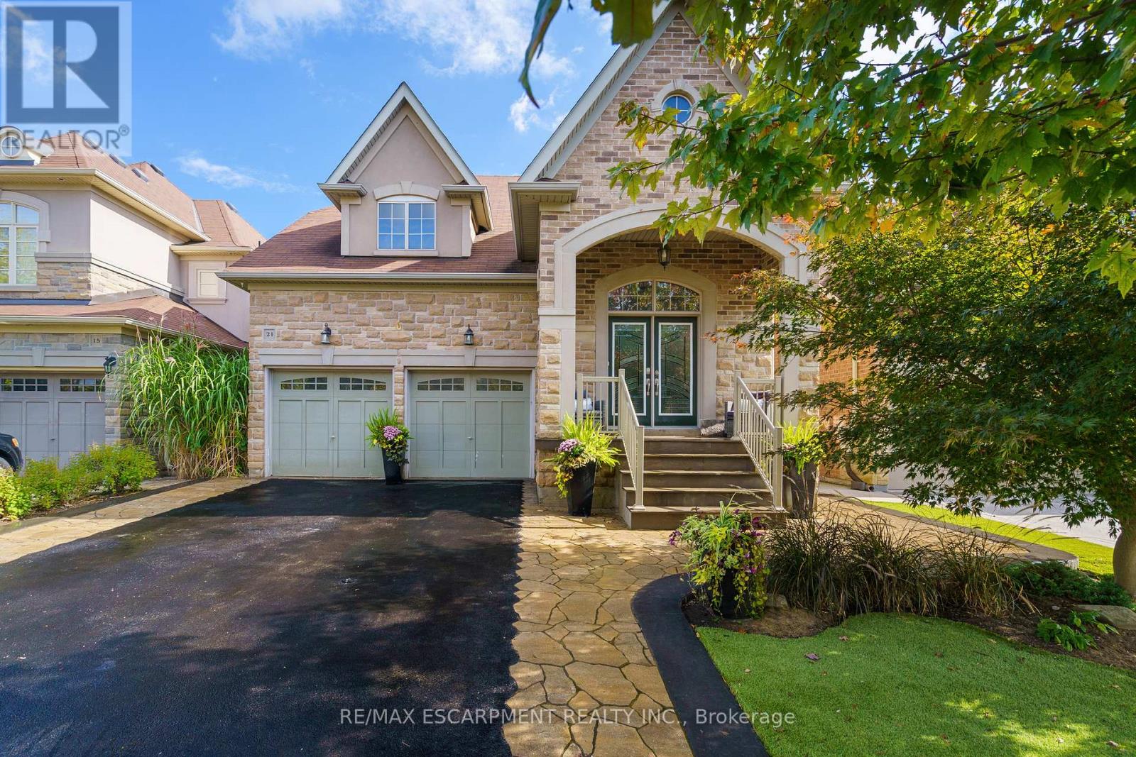 21 Shade Forest Trl, Hamilton, ON L9B 1B8
