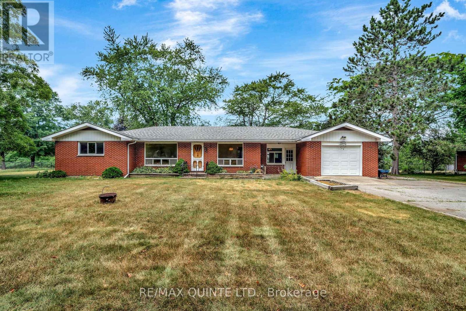 1462 County Road 12, Prince Edward County Hallowell, ON K0K 2T0