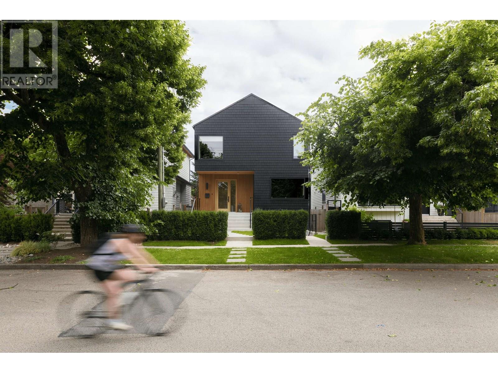 4626 Windsor St, Vancouver, BC V5V 4P7