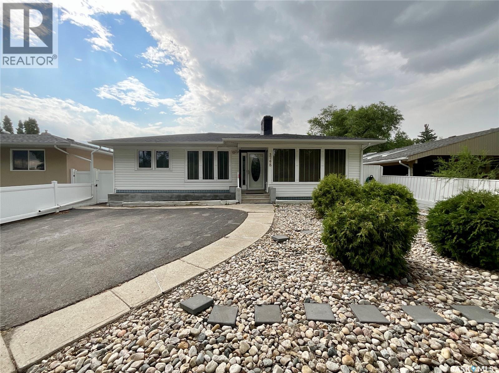 3708 Albert St, Regina, SK S4S 3P9