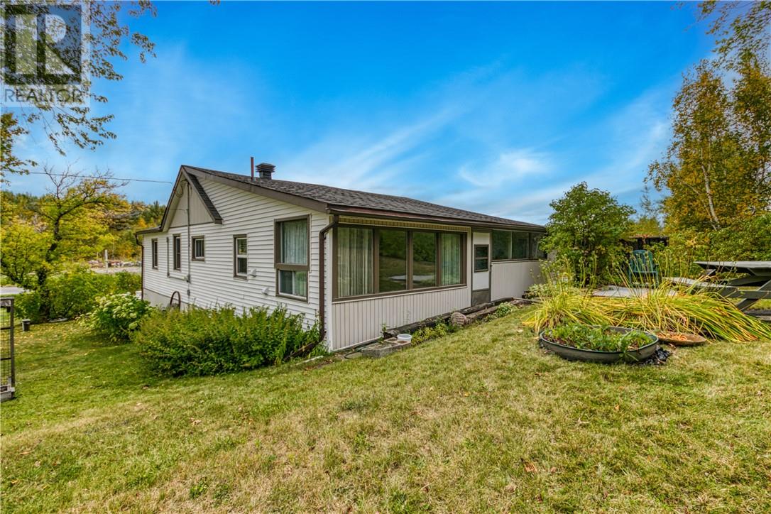 140 Armstrong Rd, Coniston, ON P0M 1M0