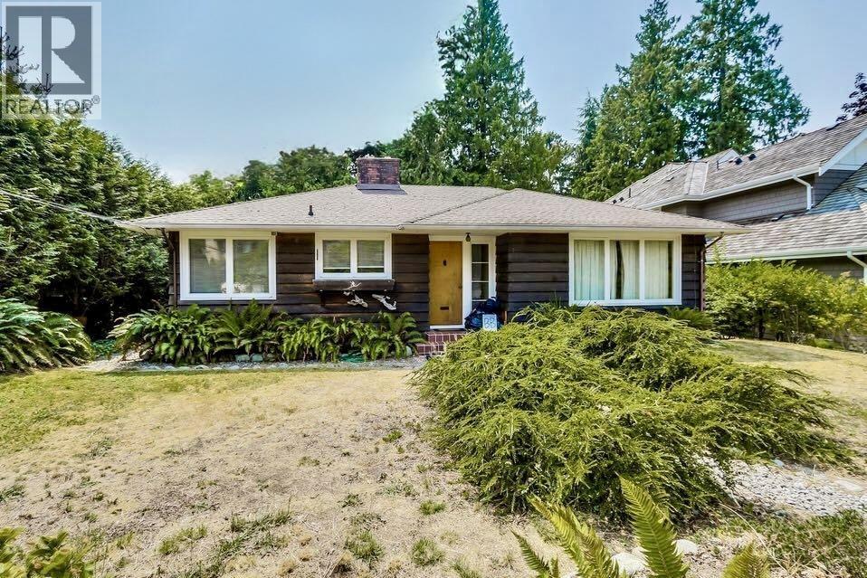 4386 Erwin Dr, West Vancouver, BC V7V 1H6