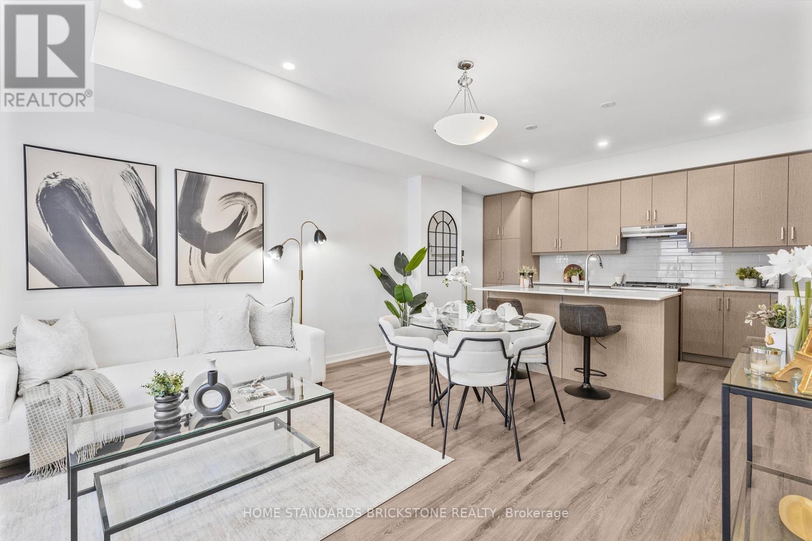 366 90 Honeycrisp Cres, Vaughan, ON L4K 0N7