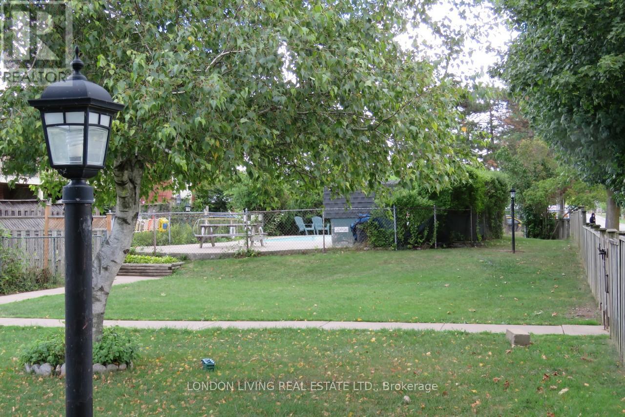 7 1002 Kipps Ln, London, ON N5Y 4S5