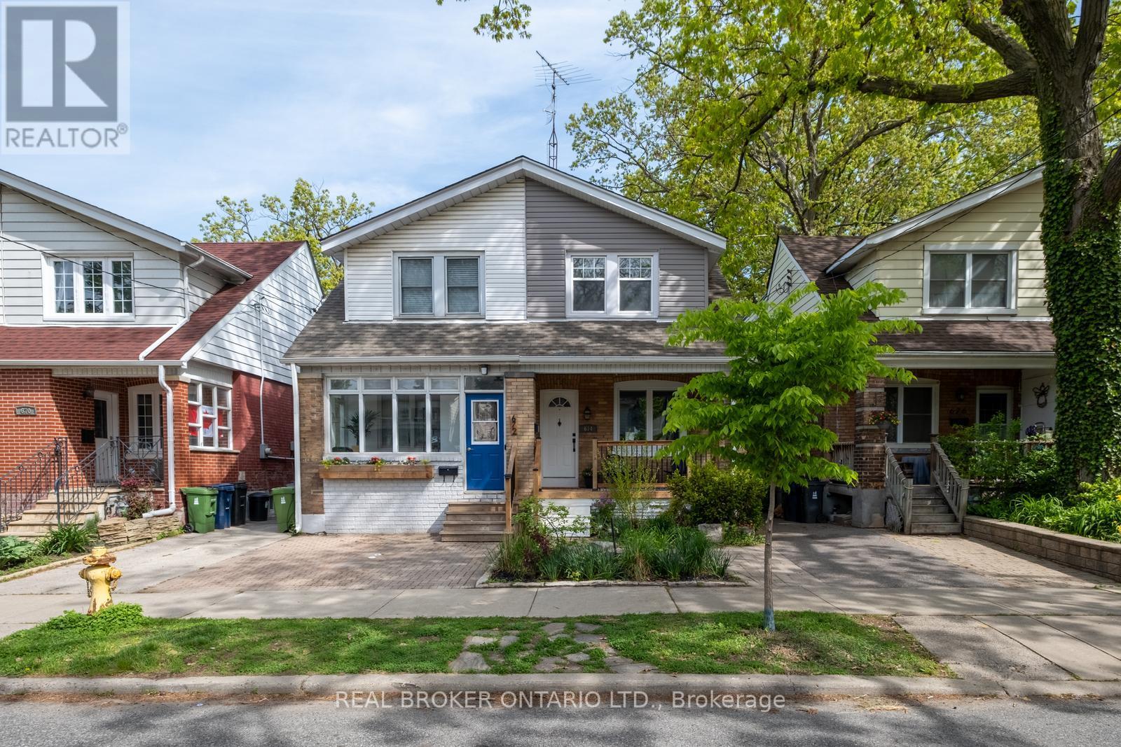 674 Milverton Blvd, Toronto, ON M4C 1X9