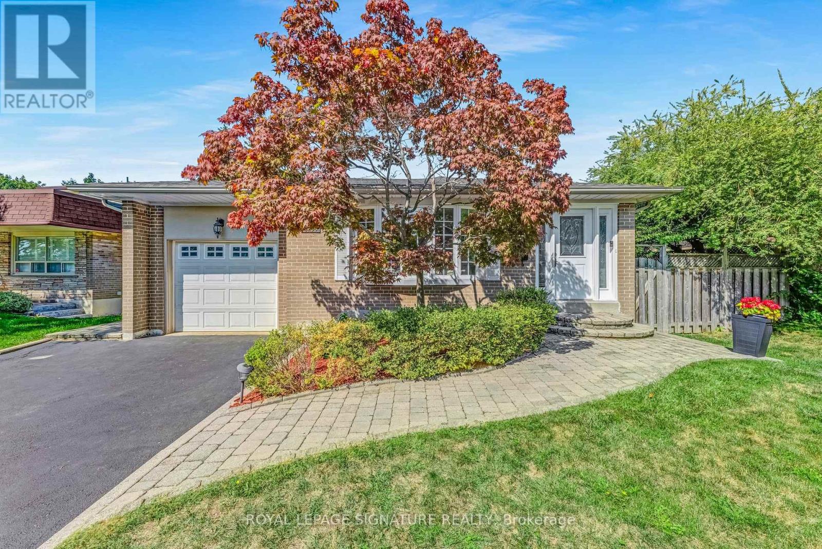1256 Tyneburn Cres, Mississauga, ON L4X 1P4