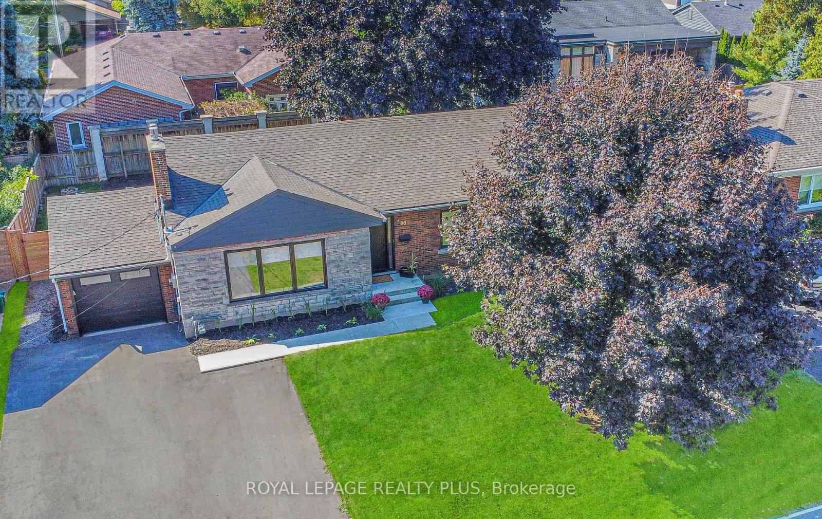 884 Eagle Dr, Burlington, ON L7T 3A4