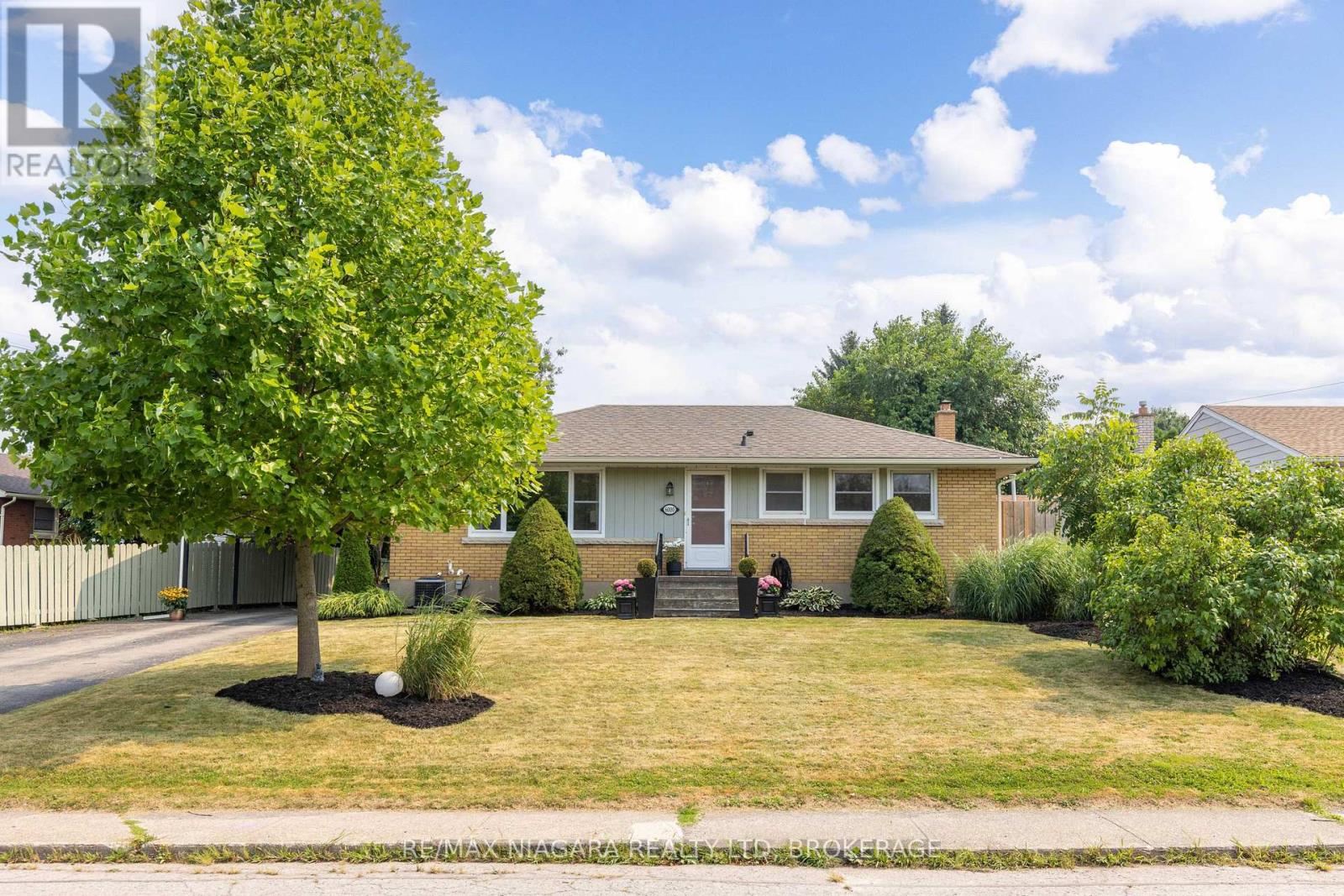 6000 Mayfair Dr, Niagara Falls Church's Lane, ON L2J 1V6