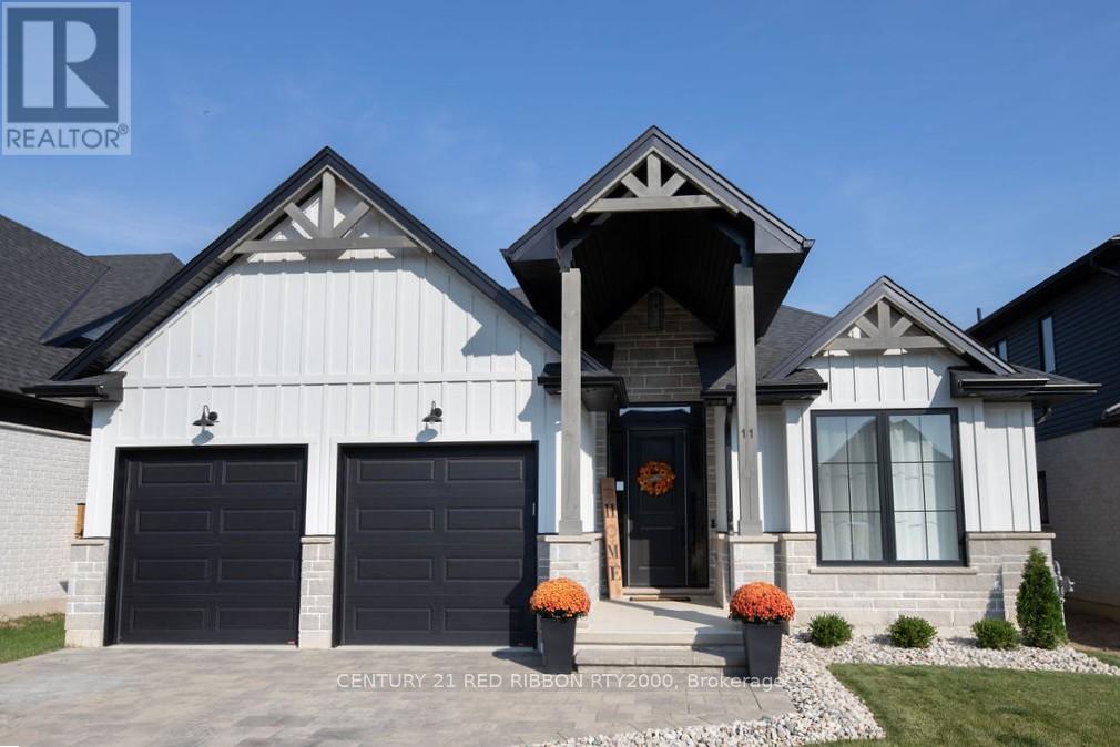 11 Briscoe Cres, Strathroy-Caradoc, ON N7G 4E2