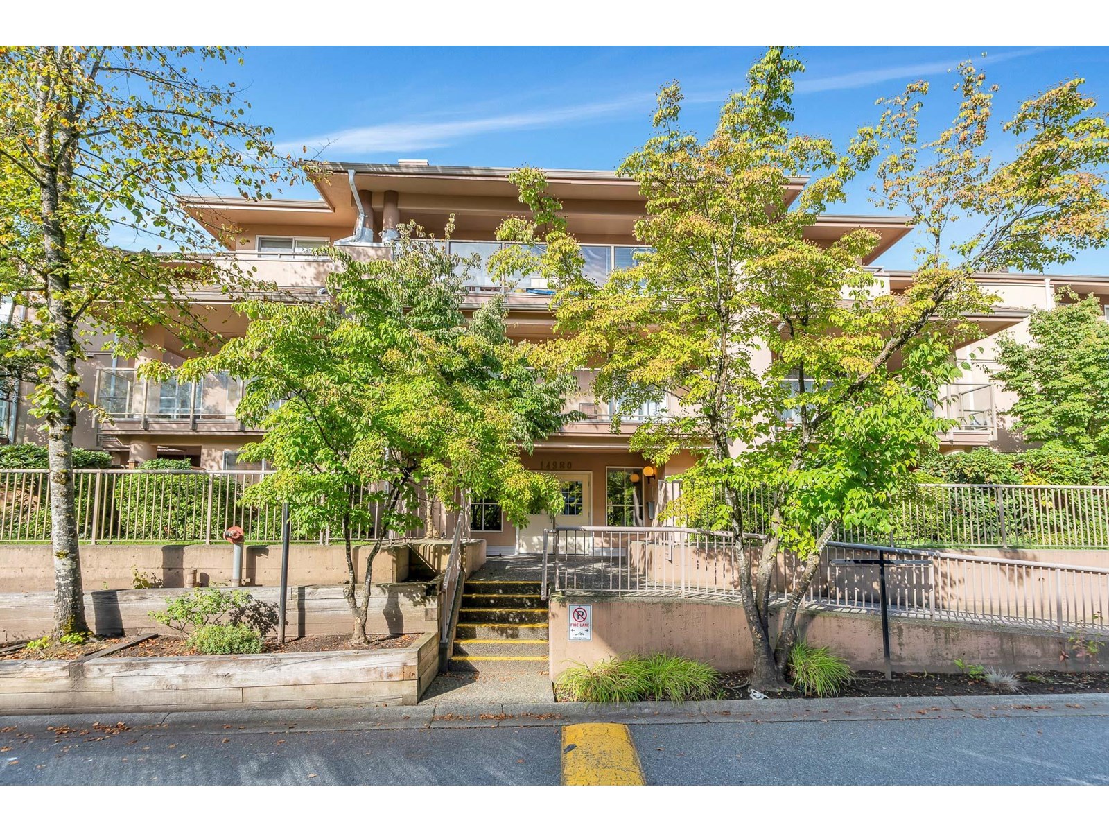 14980 101a Avenue Unit 302, Surrey, BC V3R 0T1