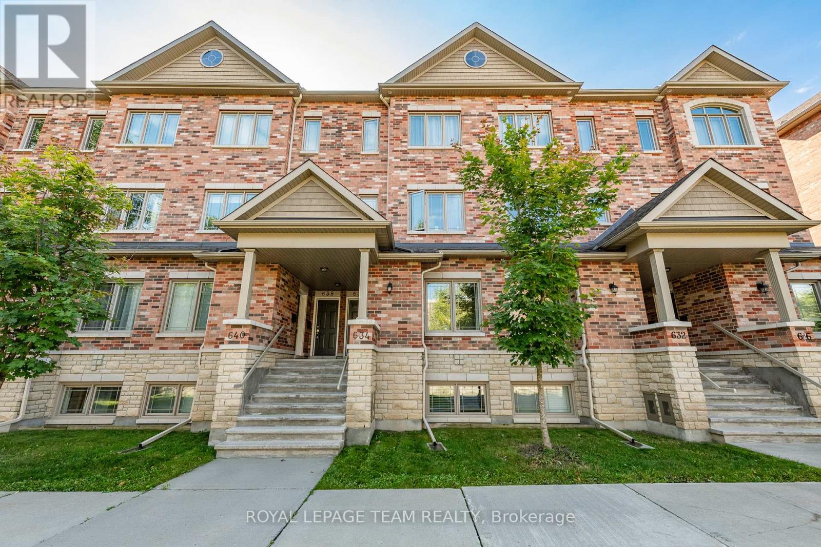 634 Danaca Private N, Ottawa, ON K1K 2V7