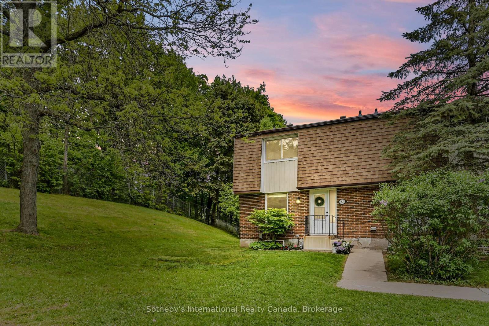 217 Kingham Rd, Halton Hills, ON L7J 2T3