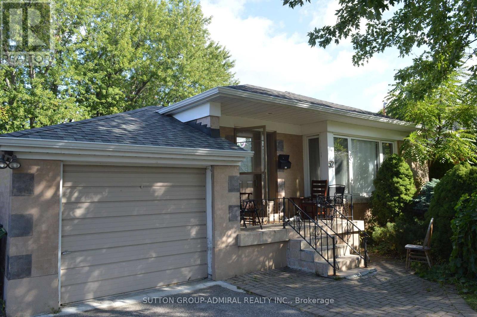52 Acton Ave, Toronto, ON M3H 4G8
