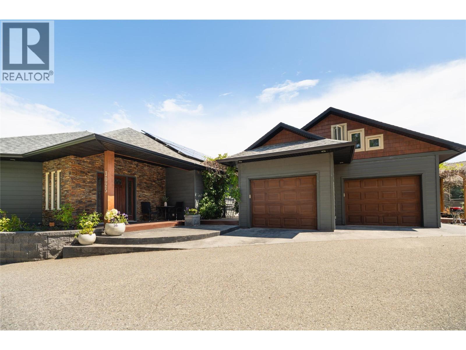 3025 Ensign Ln, West Kelowna, BC V4T 2Z4