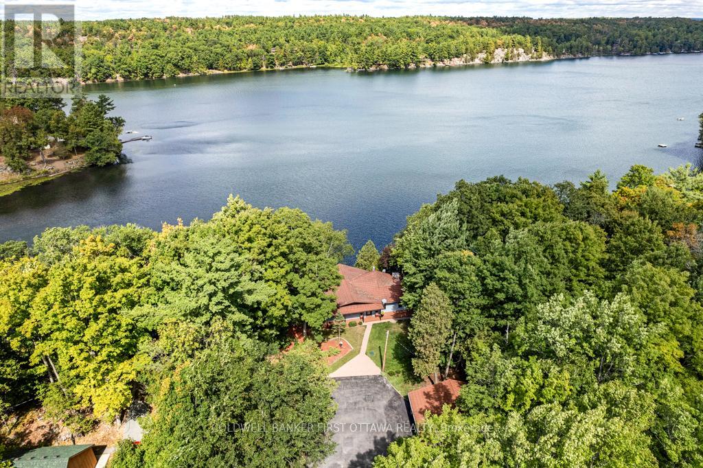 1031 Shanny Bear Ln, South Frontenac, ON K0H 2L0