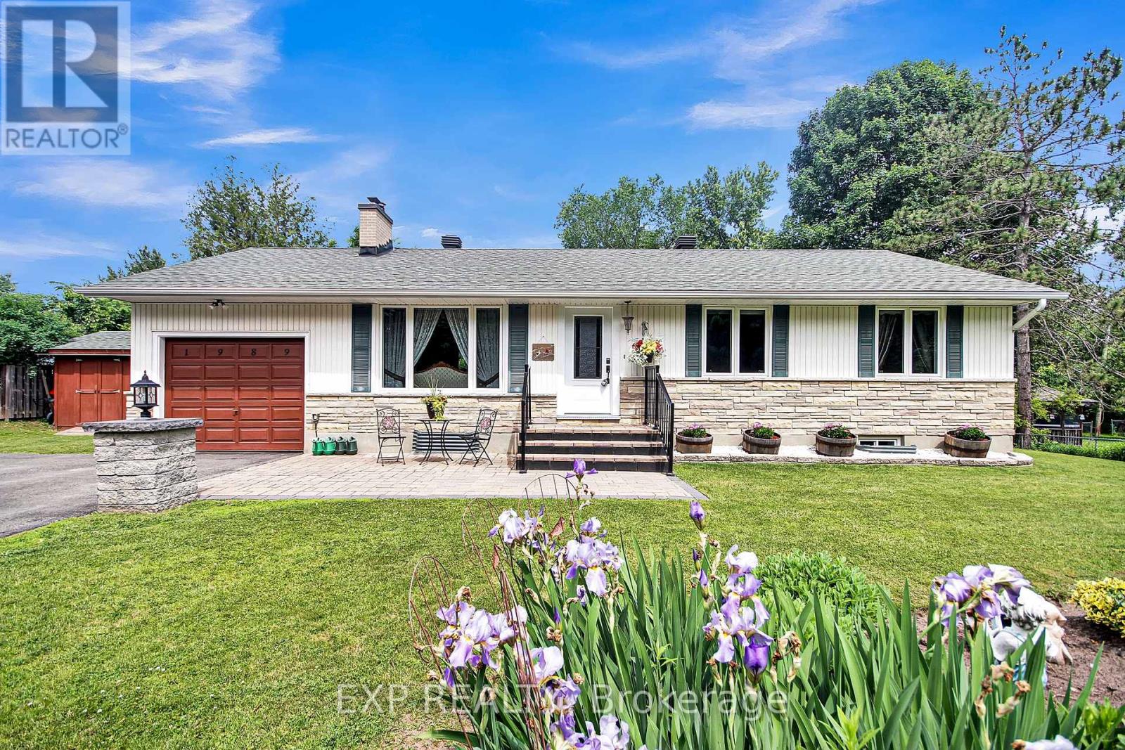 1989 Rideau Rd, Ottawa, ON K1X 1E1